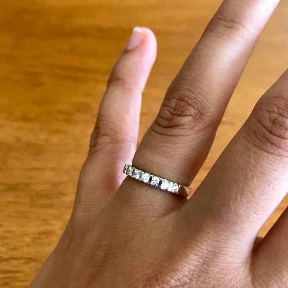 Italian Gold & Diamond Ring - Picture 7 of 8